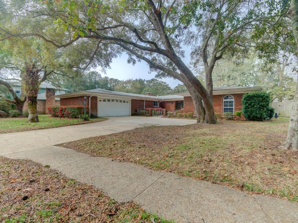 613 NE Cambridge Avenue, Fort Walton Beach, FL 32547