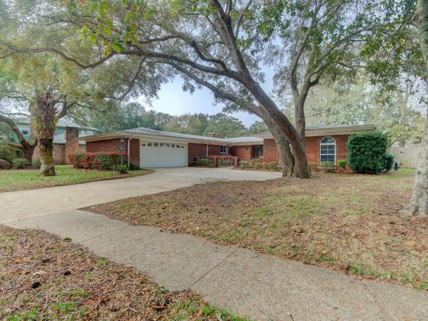 613 NE Cambridge Avenue, Fort Walton Beach, FL 32547