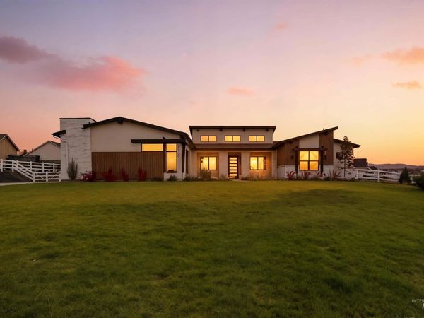 7786 W Diamond Lake Dr, Boise, ID 83714