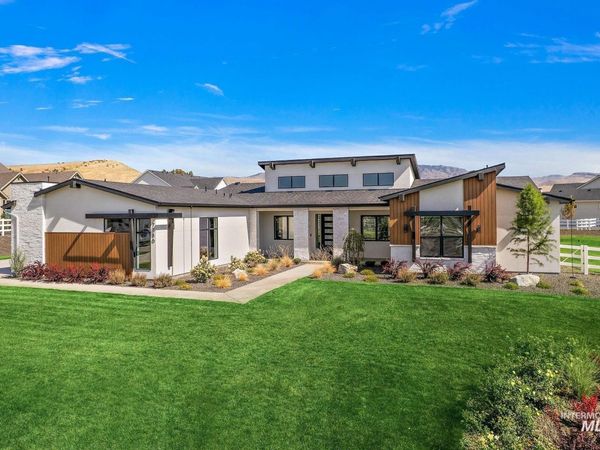 7786 W Diamond Lake Dr, Boise, ID 83714