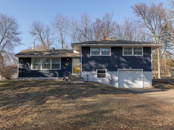 1579 Grandview Avenue E, Maplewood, MN 55109