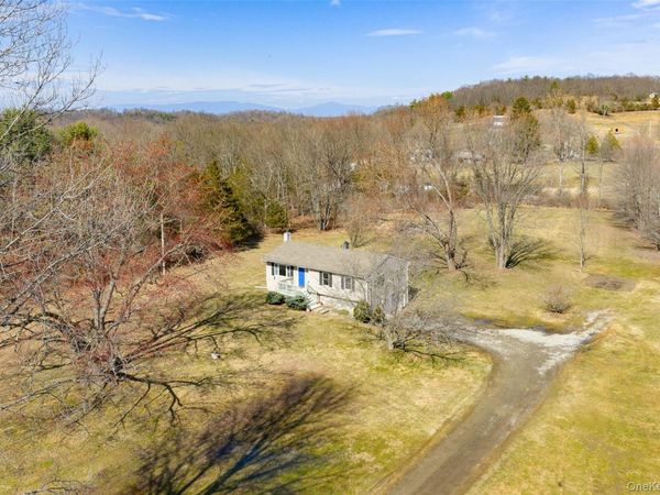 9 Ferrara Drive, Rhinebeck, NY 12572