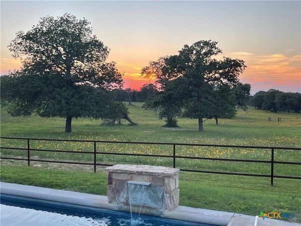 494 Flash Circle, Luling, TX 78648