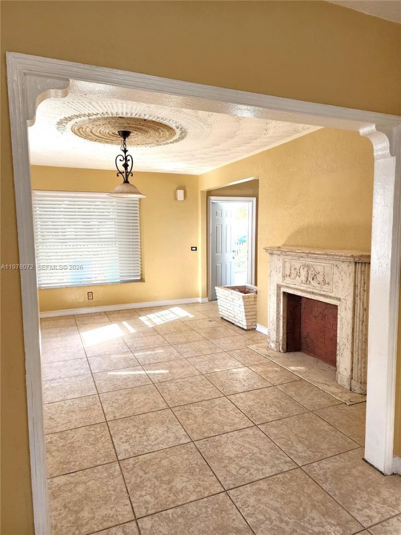 1030 NW 48th St, Miami, FL 33127 Photo