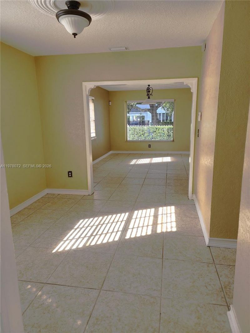 1030 NW 48th St, Miami, FL 33127 Photo