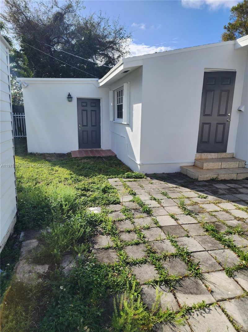 1030 NW 48th St, Miami, FL 33127 Photo