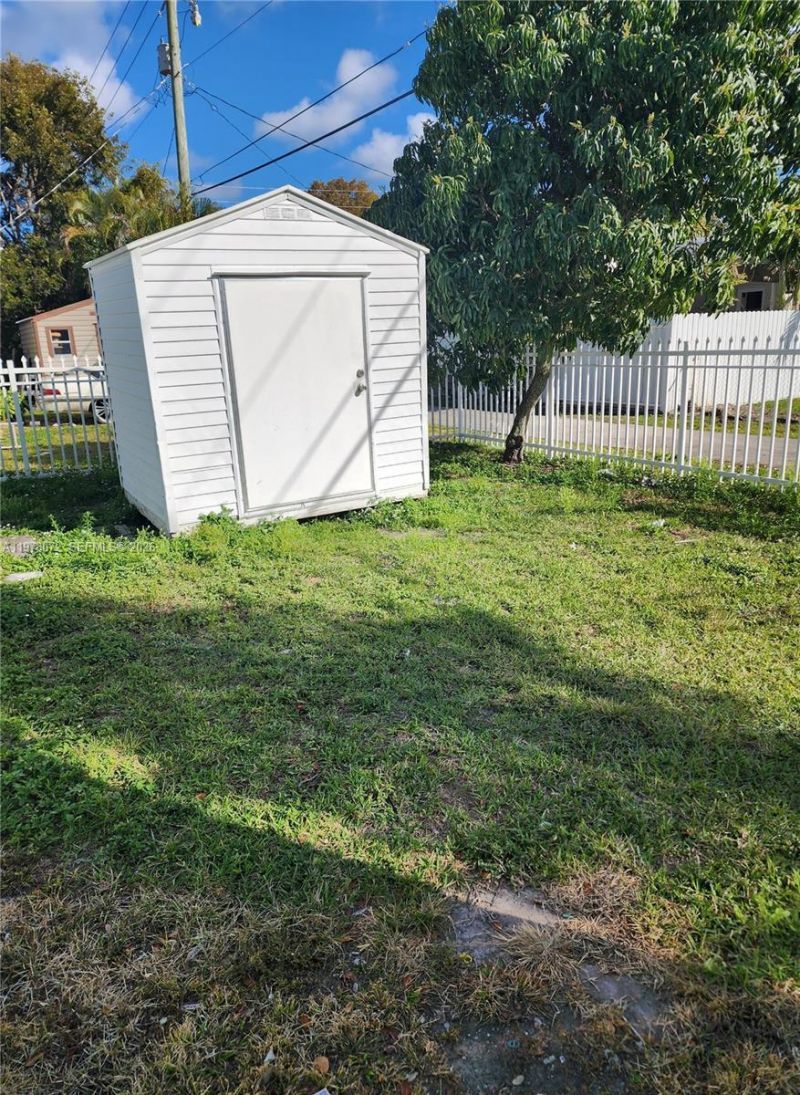 1030 NW 48th St, Miami, FL 33127 Photo