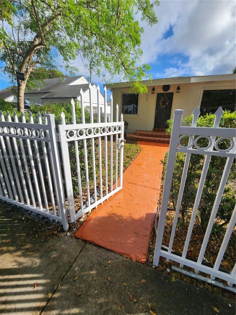 1030 NW 48th St, Miami, FL 33127 Photo