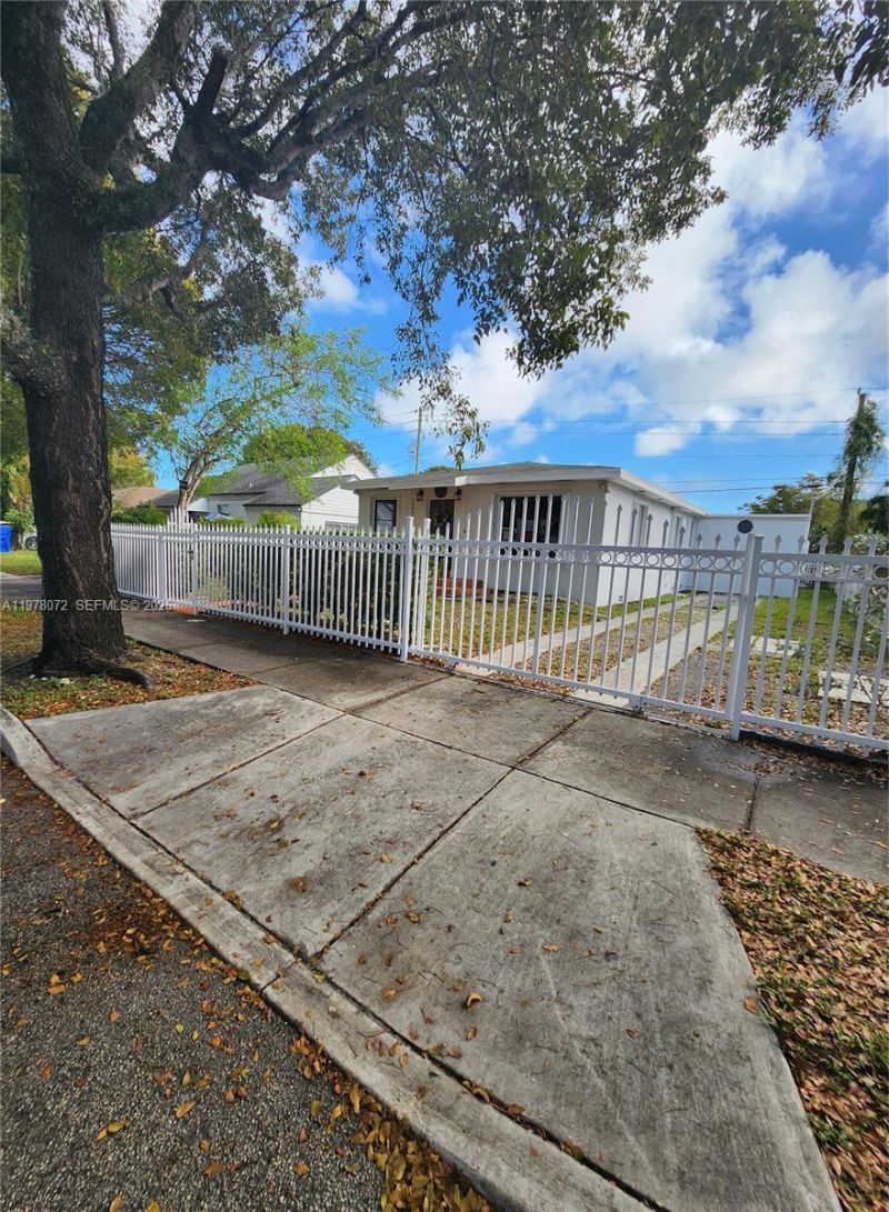 1030 NW 48th St, Miami, FL 33127 Photo