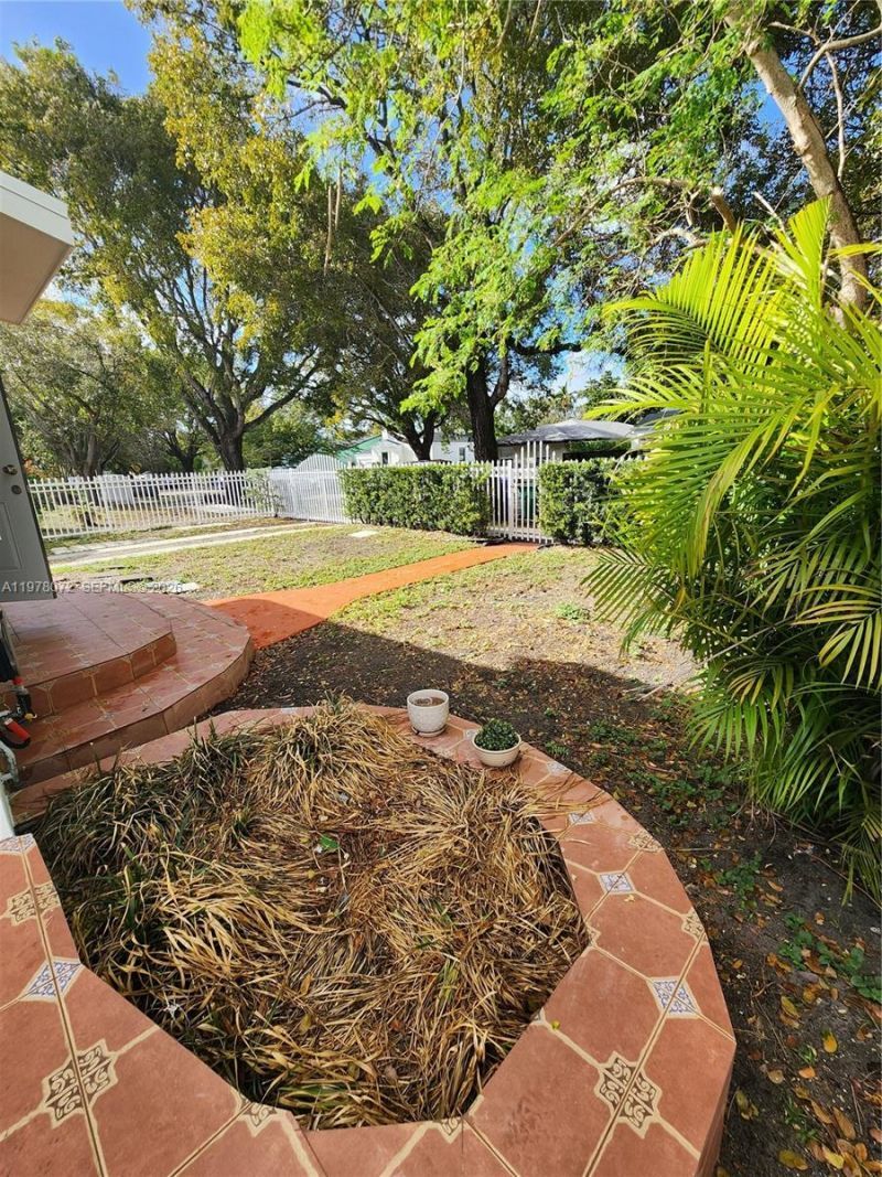 1030 NW 48th St, Miami, FL 33127 Photo