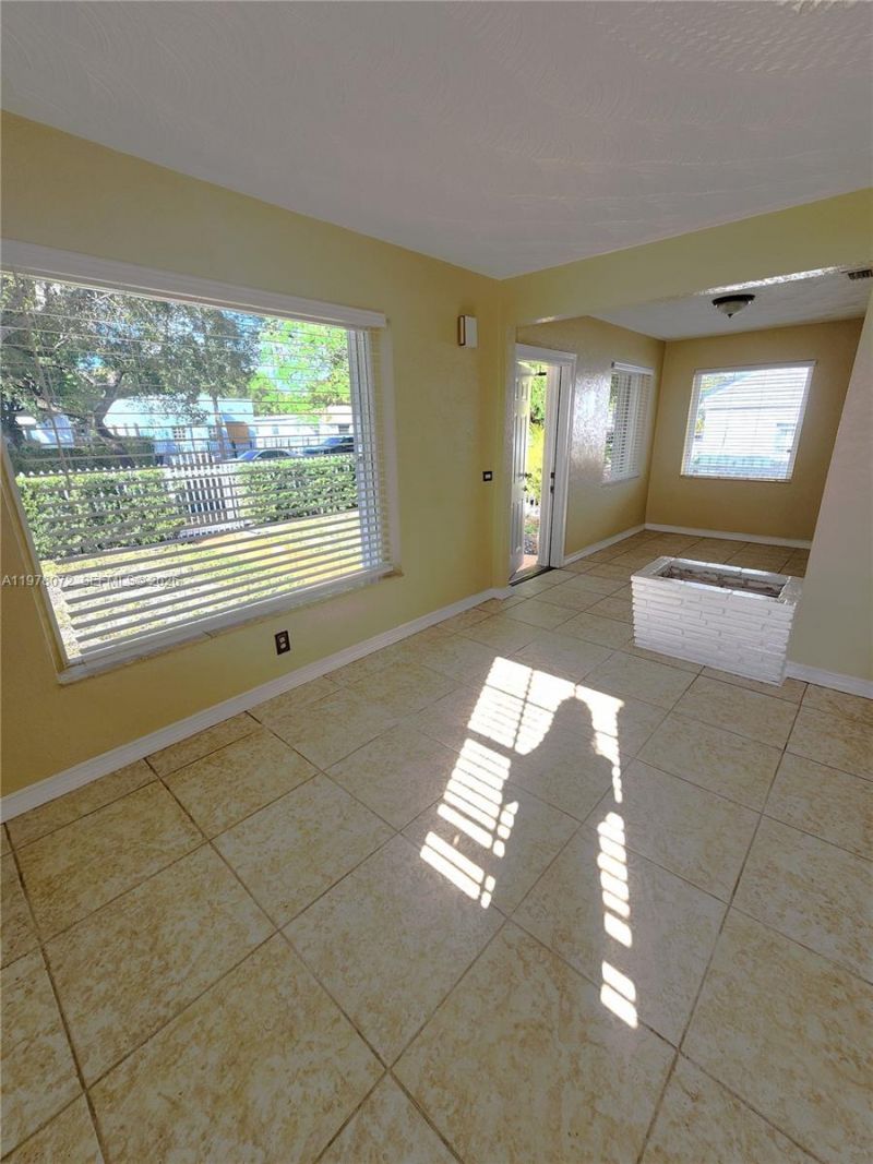 1030 NW 48th St, Miami, FL 33127 Photo