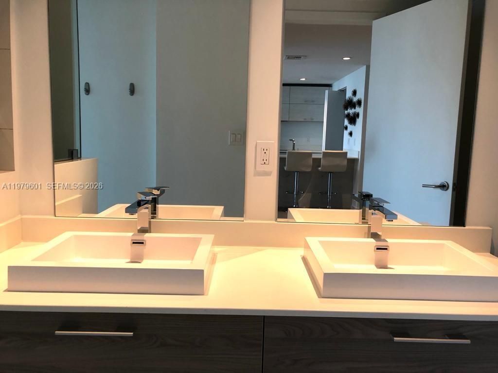 1300 S Miami Ave , Unit 2704, Miami, FL 33130 Photo