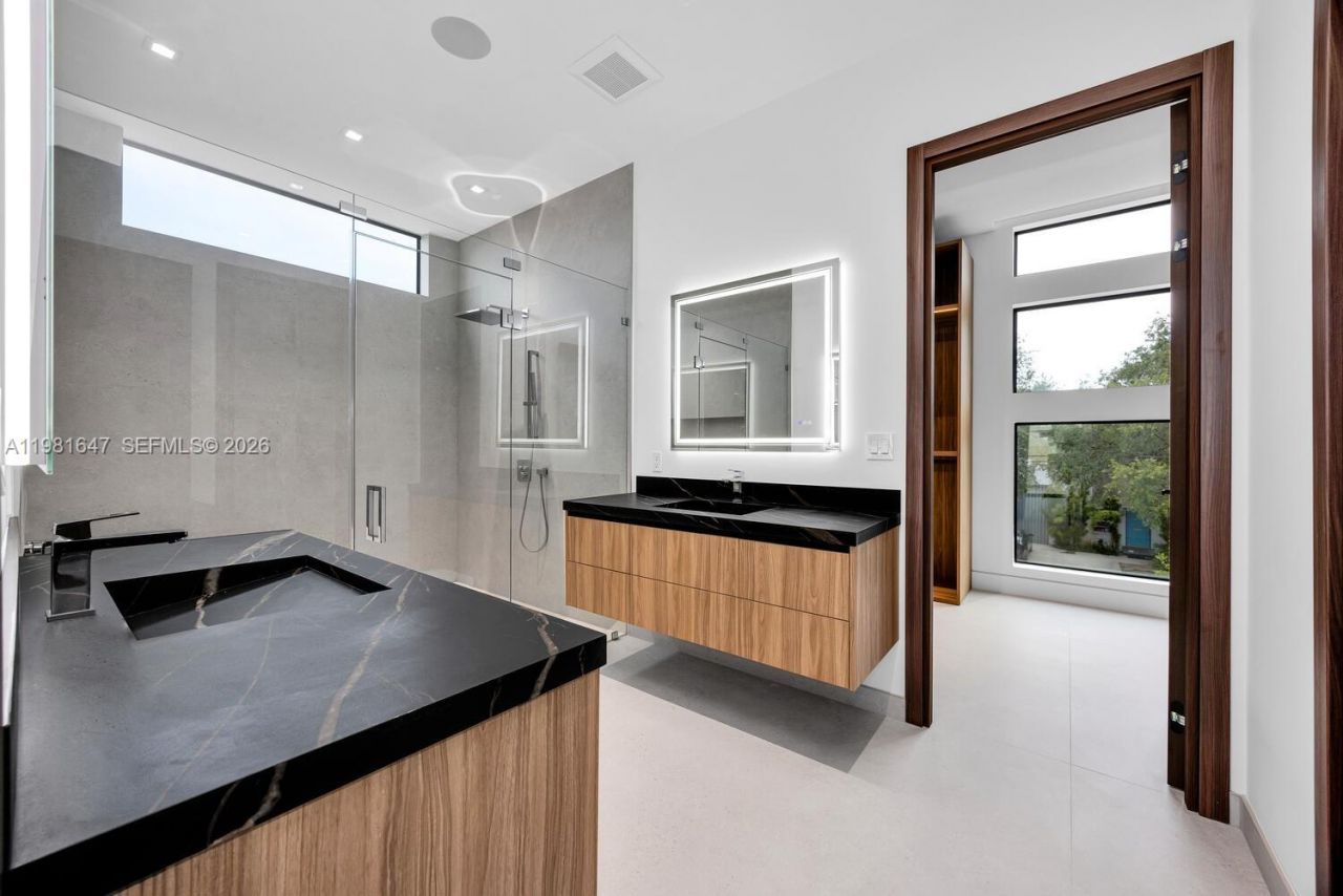 4231 SW 11th St , Miami, FL 33134 Photo