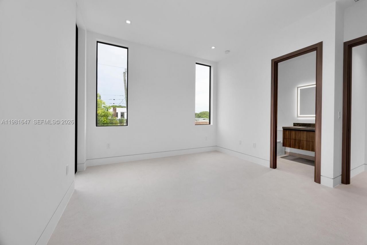 4231 SW 11th St , Miami, FL 33134 Photo