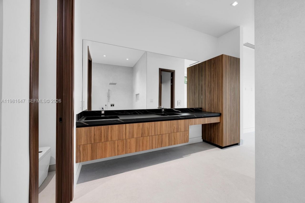 4231 SW 11th St , Miami, FL 33134 Photo