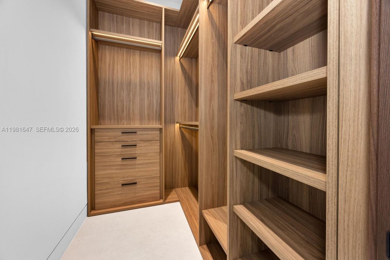 4231 SW 11th St , Miami, FL 33134 Photo