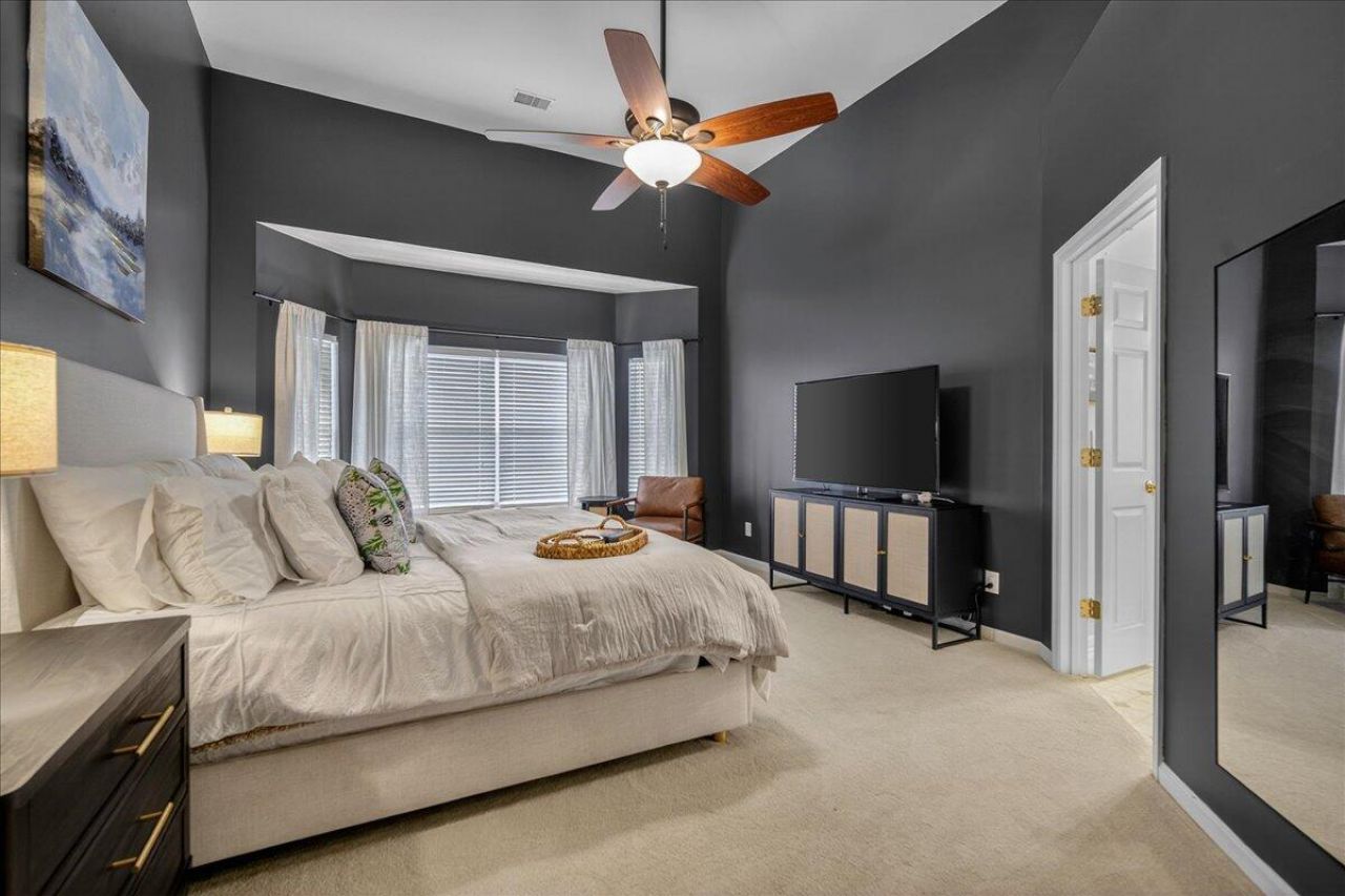 101 Chancellors Drive Photo 16