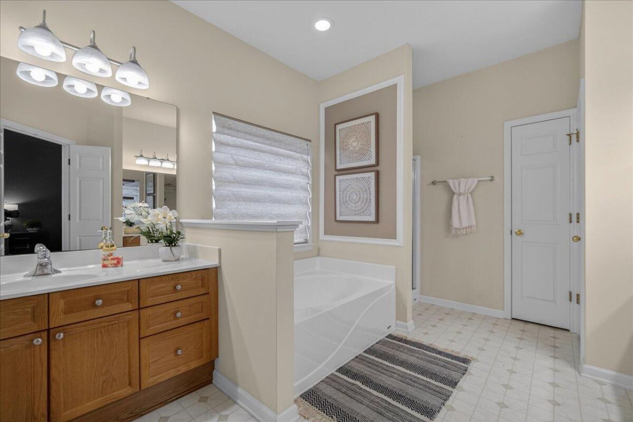 101 Chancellors Drive Photo 17