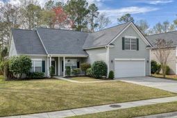 101 Chancellors Drive photo 4