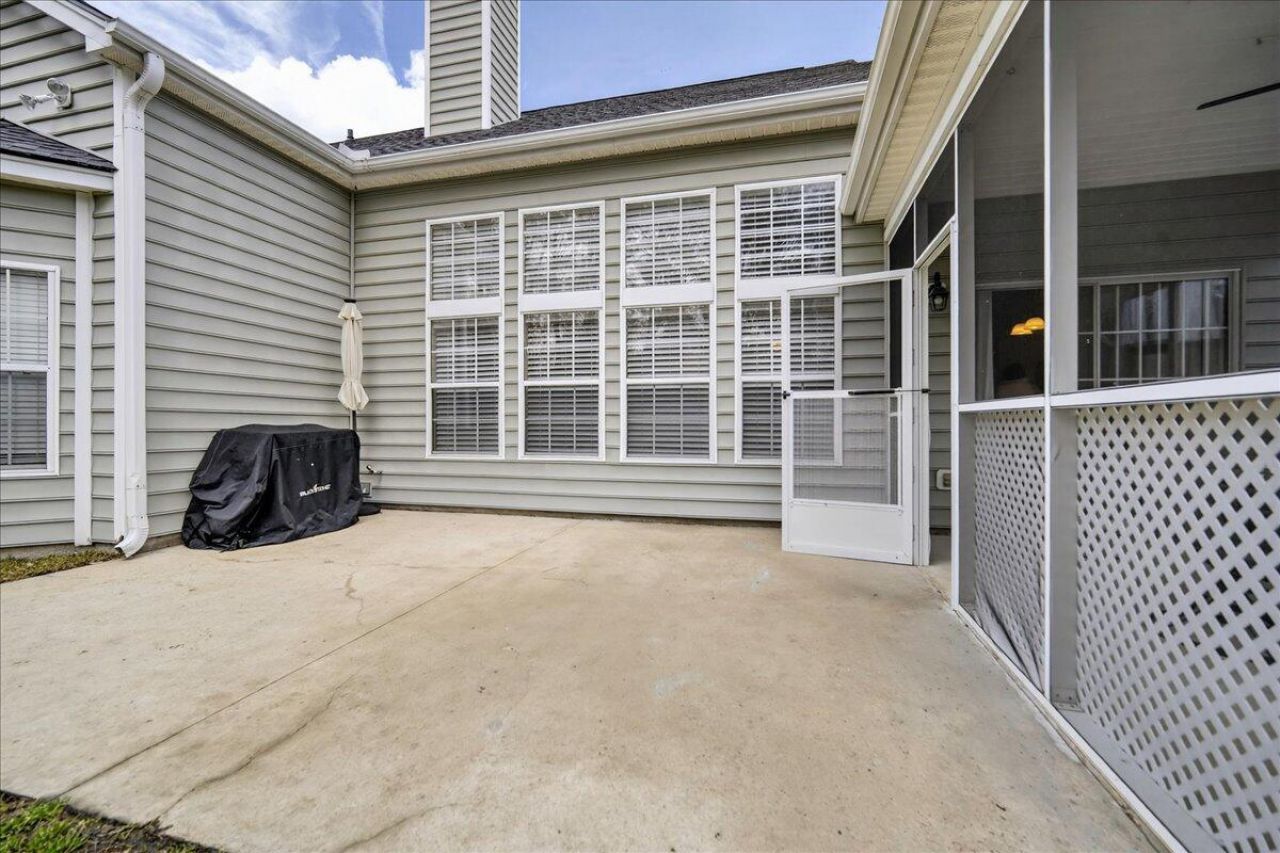 101 Chancellors Drive Photo 28