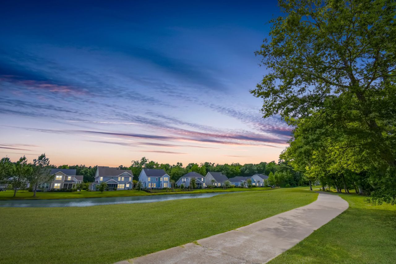 101 Chancellors Drive Photo 35