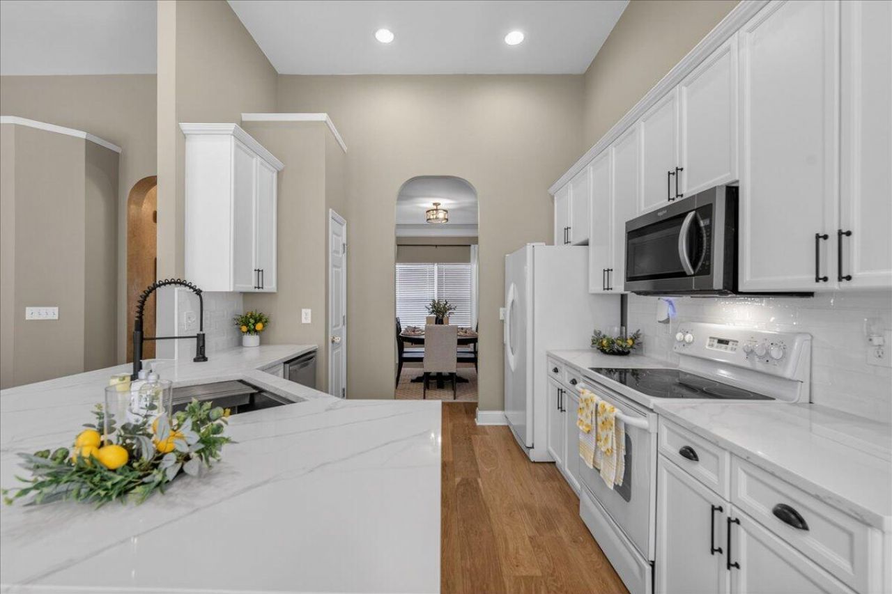 101 Chancellors Drive Photo 6