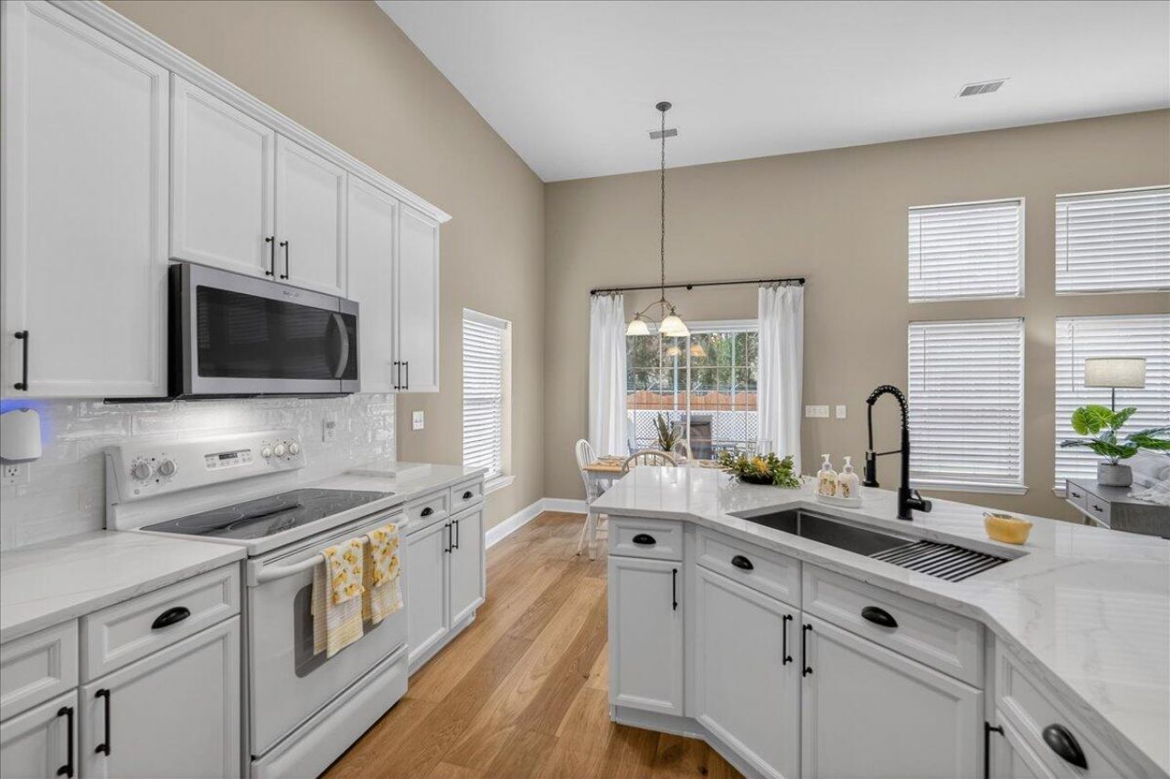 101 Chancellors Drive Photo 7