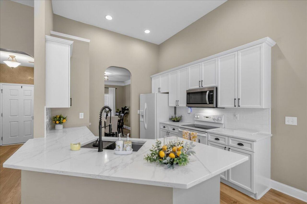 101 Chancellors Drive Photo 8