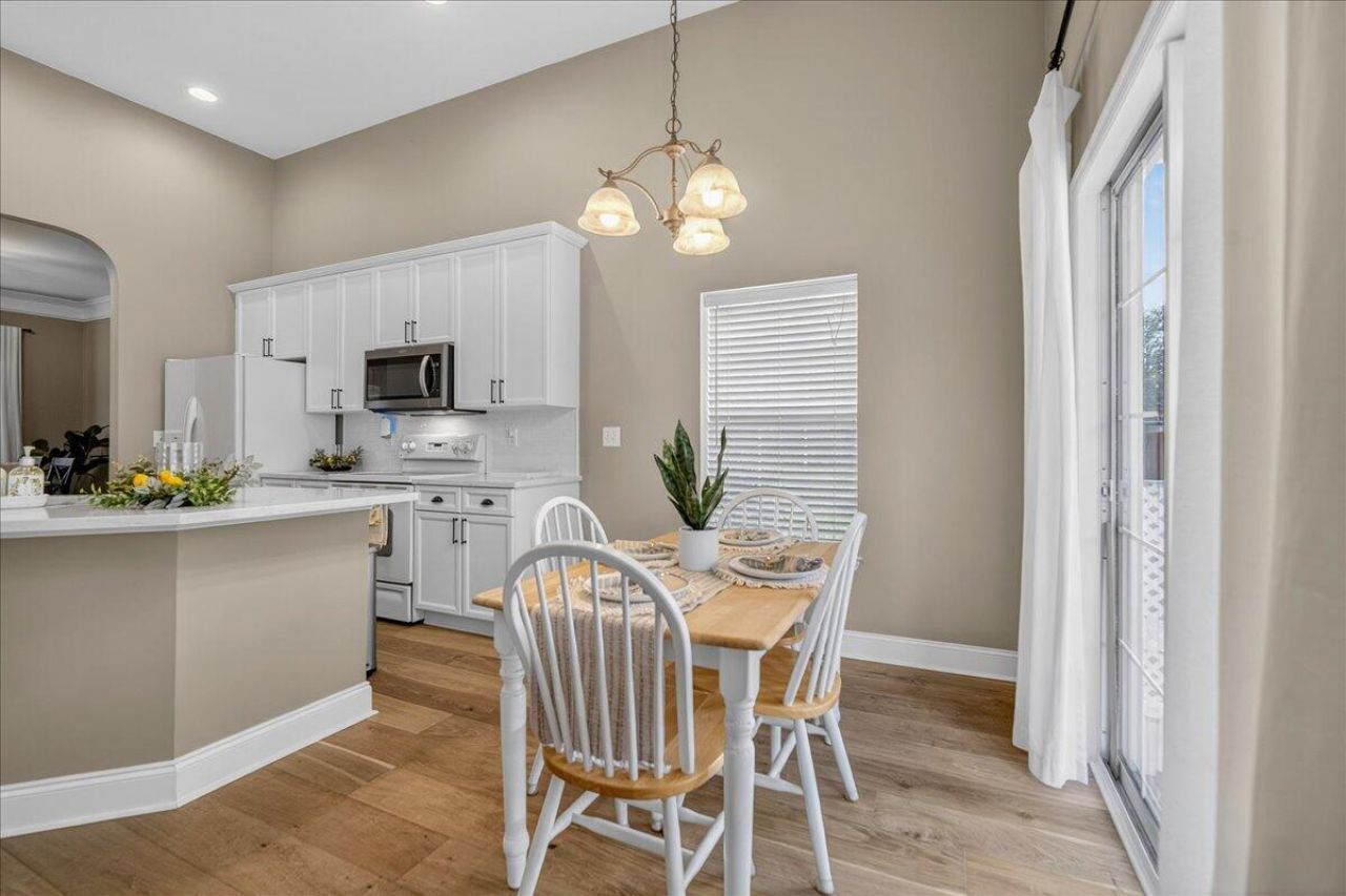 101 Chancellors Drive Photo 9