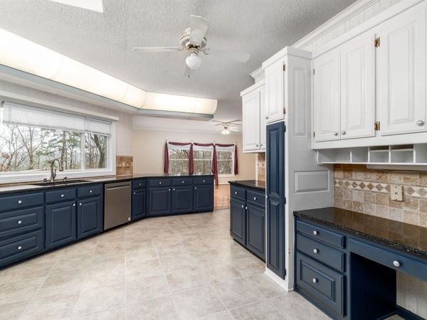 29 Barcelona Way, Hot Springs Village, AR 71909