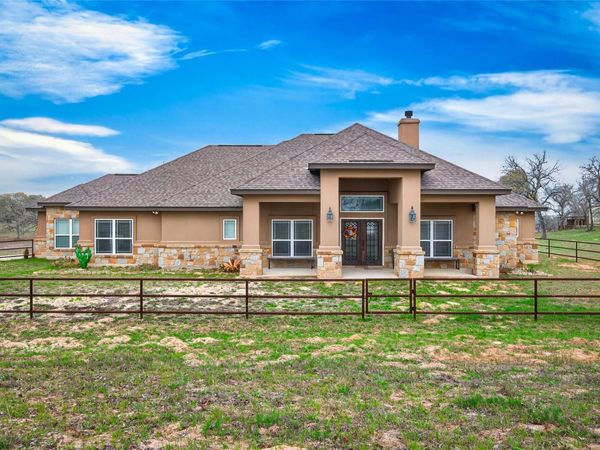 494 Flash CIR, Luling, TX 78648