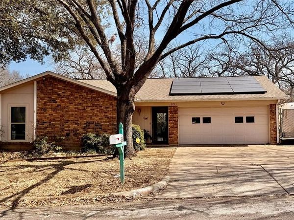 2721 Lucas Drive, Arlington, TX 76015