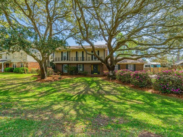 256 NE Yacht Club Drive, Fort Walton Beach, FL 32548