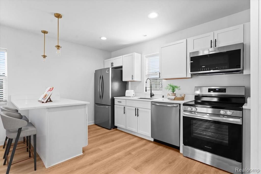 1440 Lakepointe Street, Grosse Pointe Park, MI 48230 Main Photo