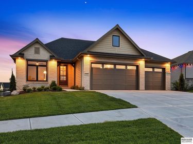 2204 N 182nd Avenue, Elkhorn, NE 68022