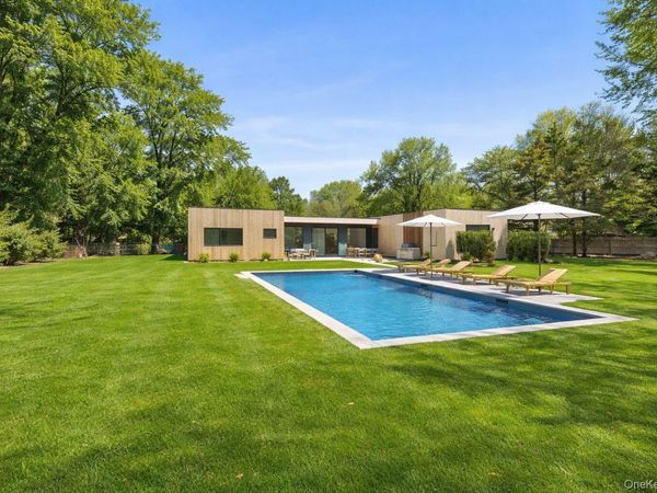 32 School Street , East Hampton, NY 11937