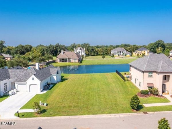 219 Bridgewater Place , Breaux Bridge, LA 70517