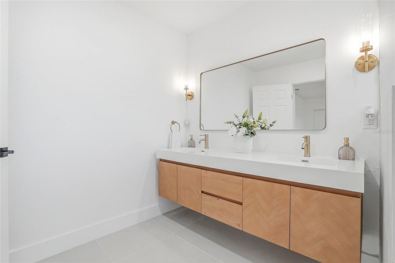 1339 35th Street N, Saint Petersburg, FL 33713 Photo