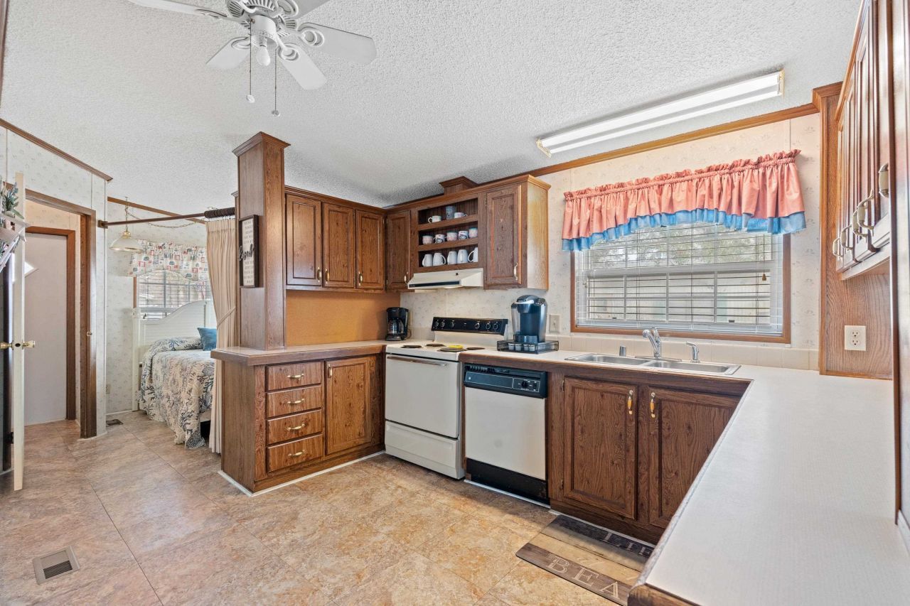 9700 Kings Rd.  Photo 5