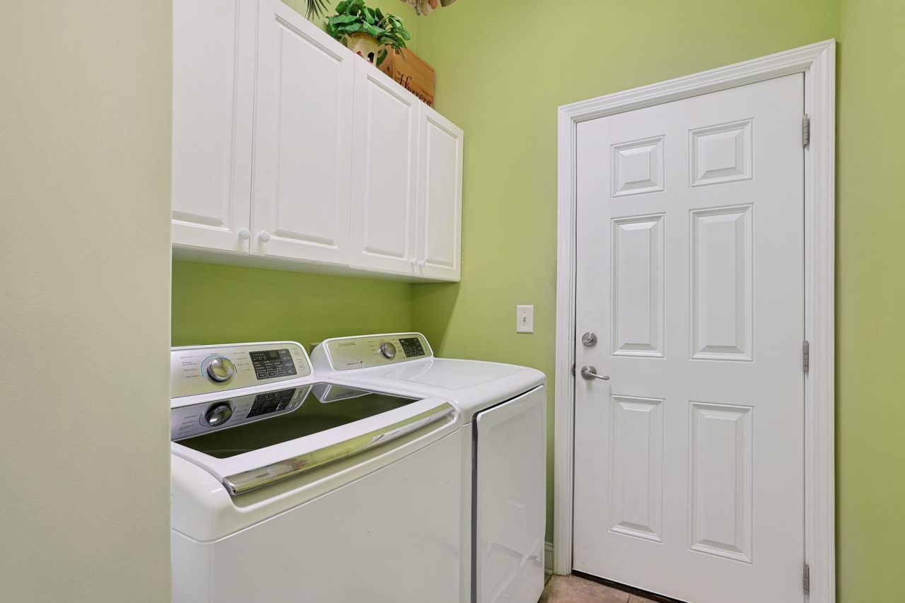 9461 Carrington Dr. Photo 32