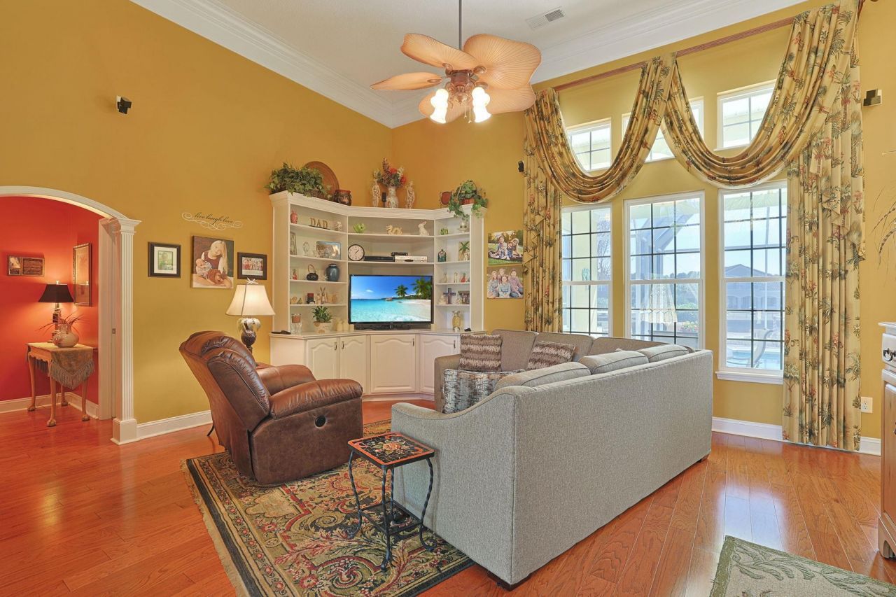 9461 Carrington Dr. Photo 6