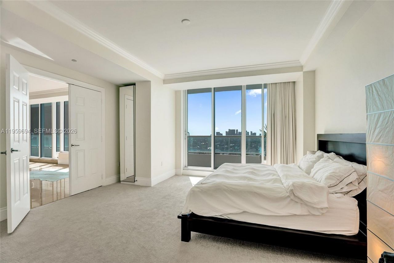 1 N Fort Lauderdale Beach Blvd, Unit 1806, Fort Lauderdale, FL 33304 Photo