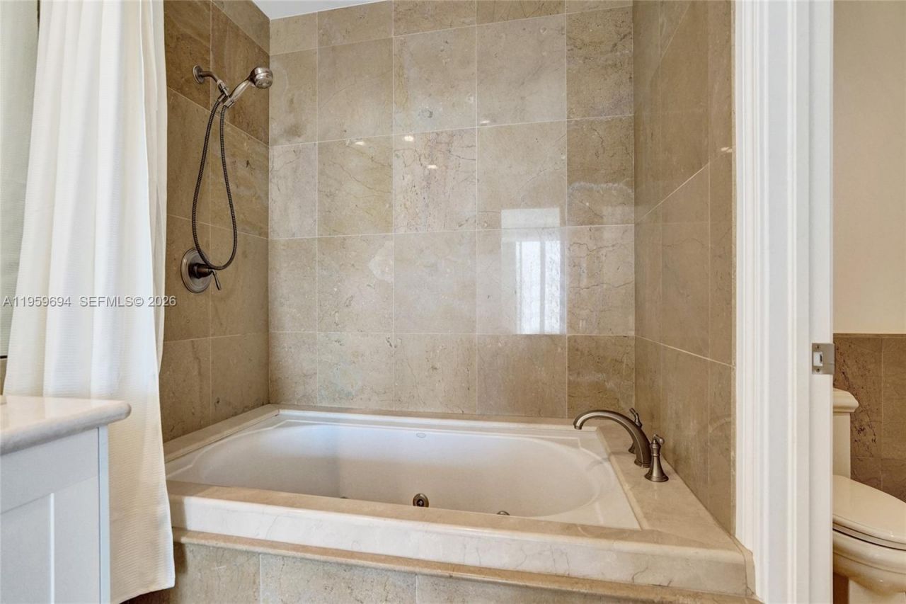 1 N Fort Lauderdale Beach Blvd, Unit 1806, Fort Lauderdale, FL 33304 Photo