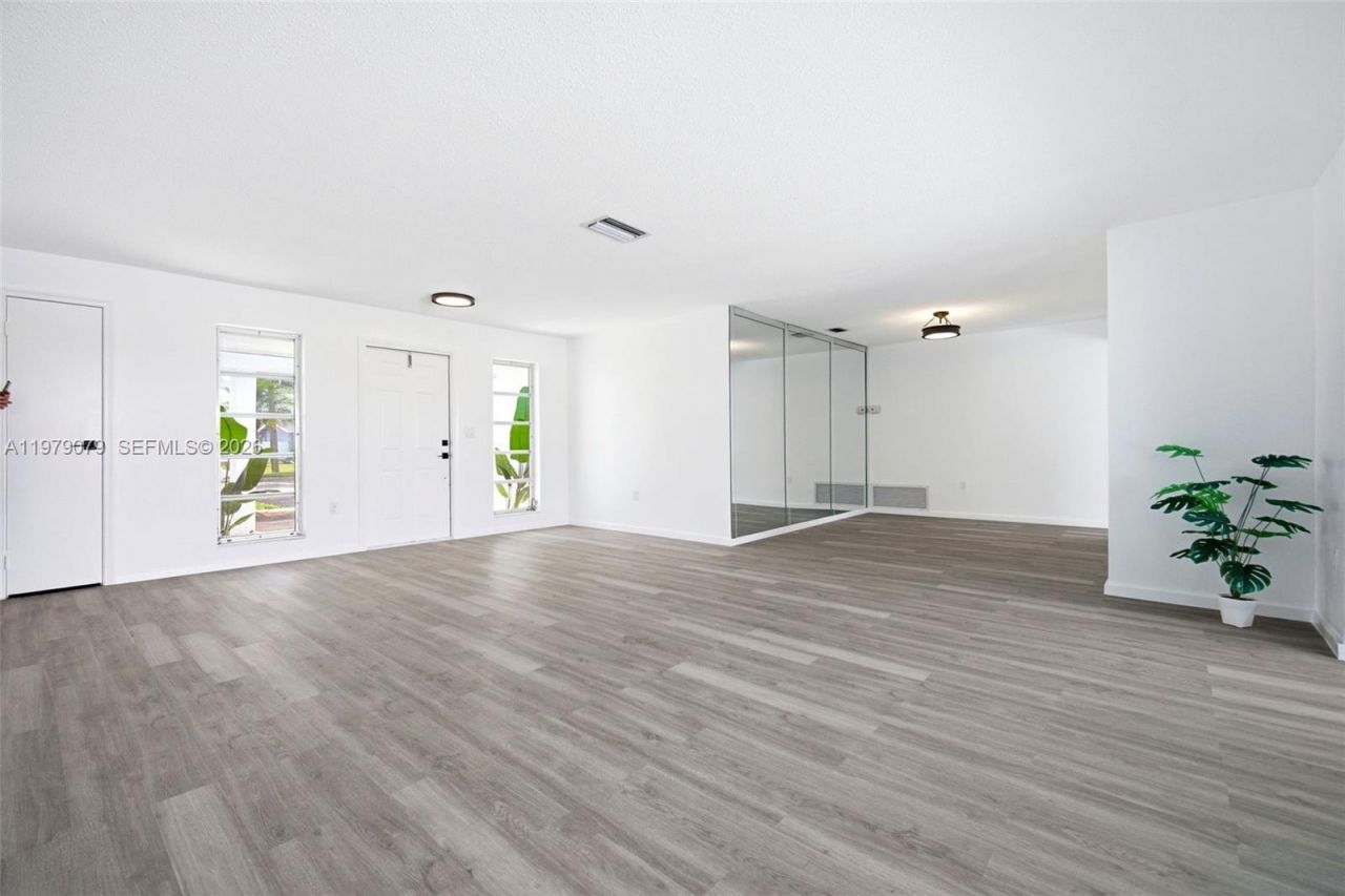 9241 Sunset Strip , Sunrise, FL 33322 Photo