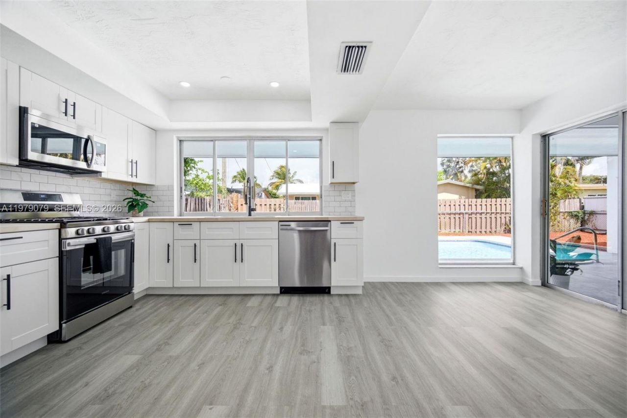 9241 Sunset Strip , Sunrise, FL 33322 Photo