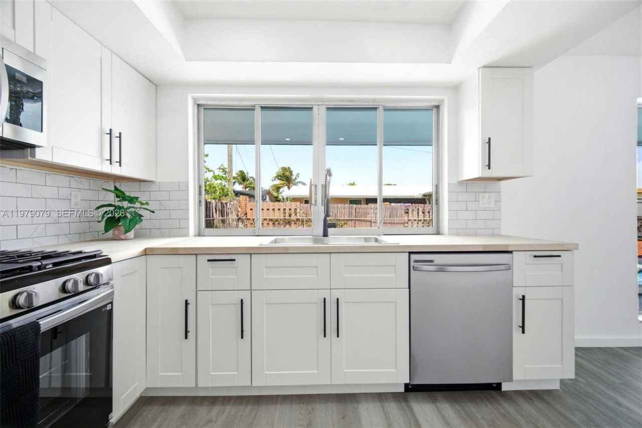 9241 Sunset Strip , Sunrise, FL 33322 Photo