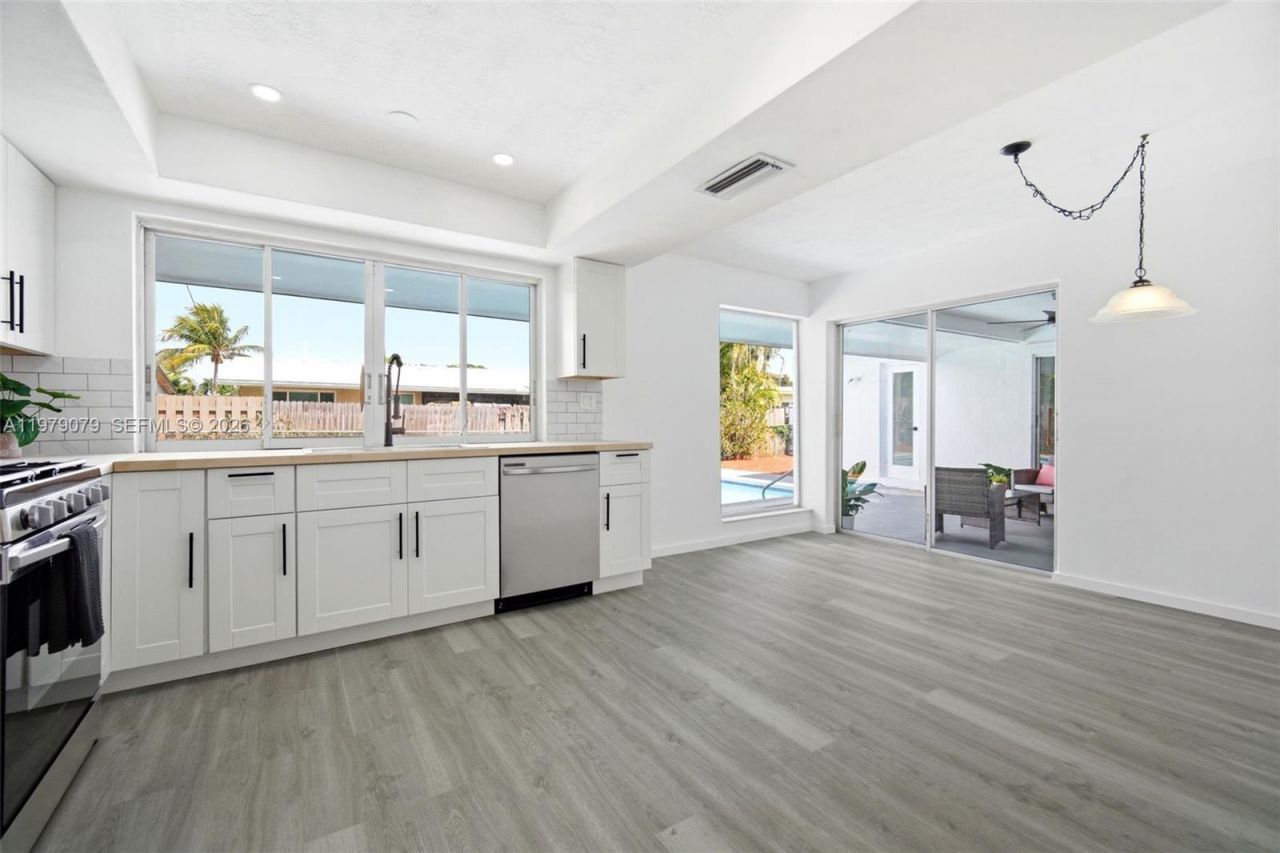 9241 Sunset Strip , Sunrise, FL 33322 Photo