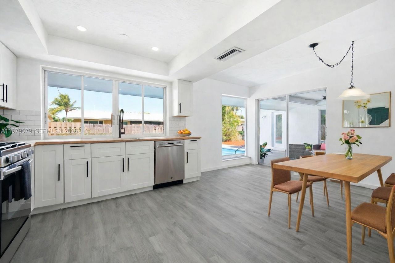 9241 Sunset Strip , Sunrise, FL 33322 Photo