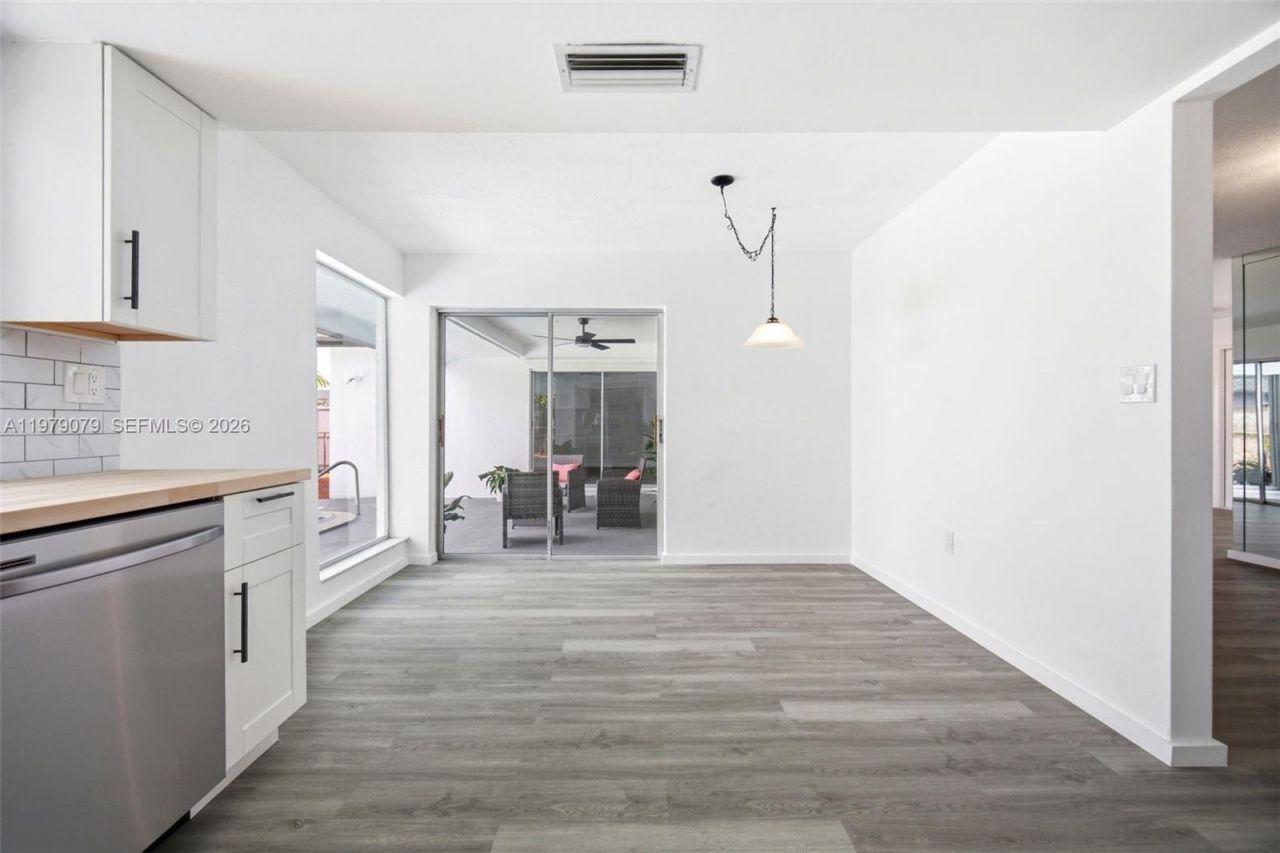 9241 Sunset Strip , Sunrise, FL 33322 Photo