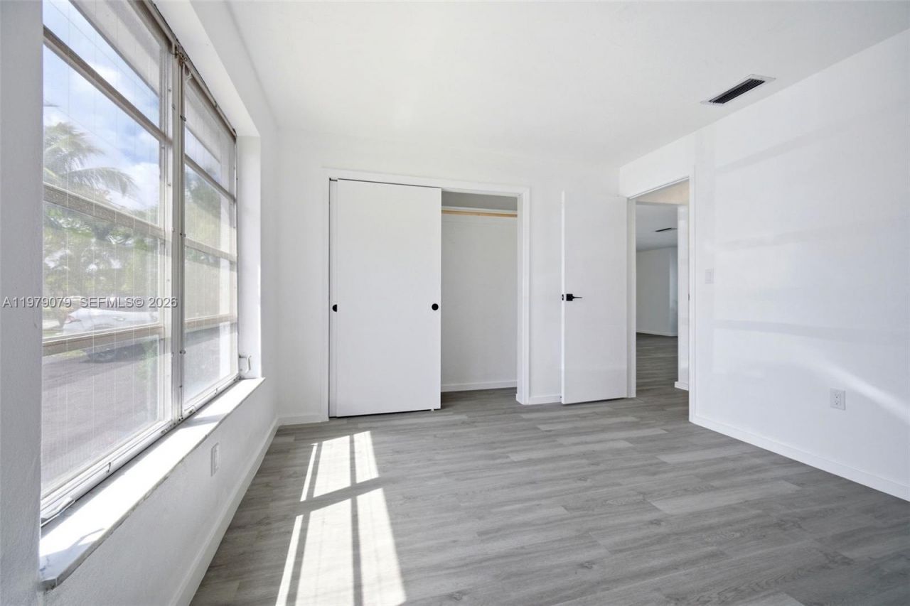 9241 Sunset Strip , Sunrise, FL 33322 Photo